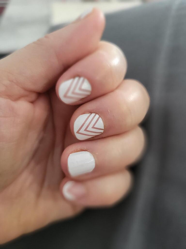 Avis White Geometry